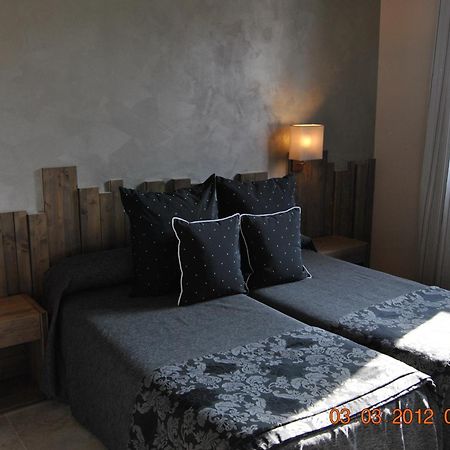 Hotel Santa Barbara à Sant Corneli Extérieur photo