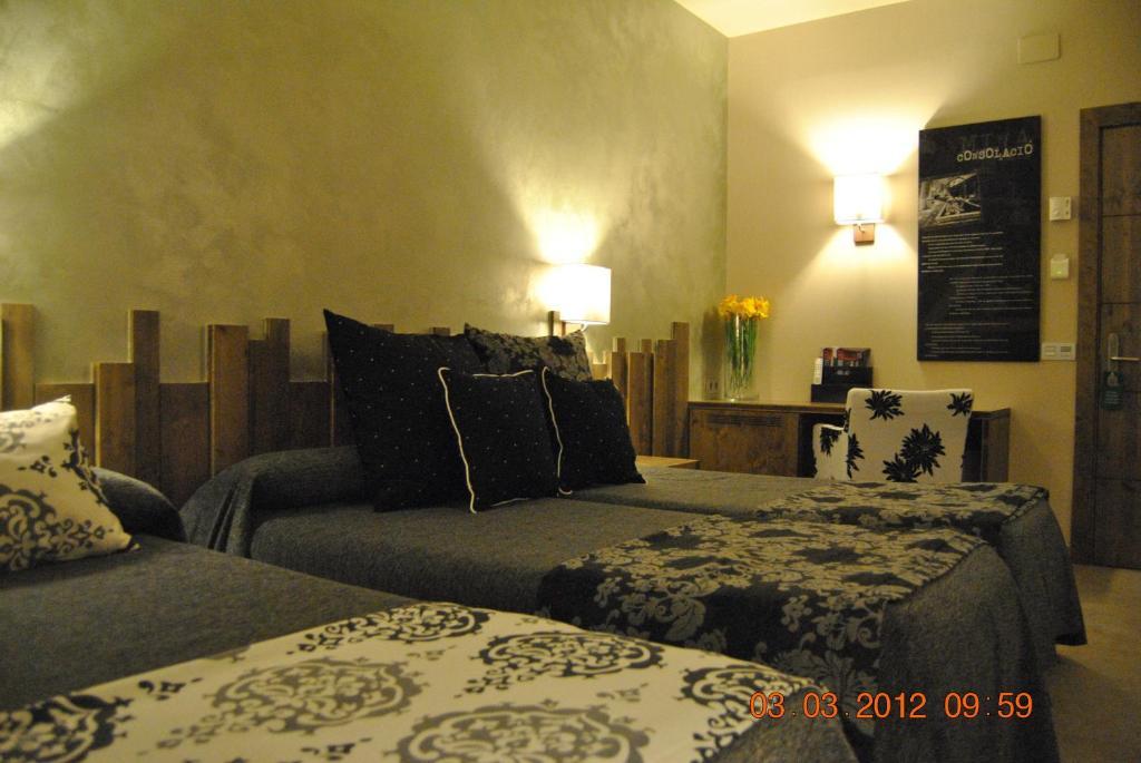 Hotel Santa Barbara à Sant Corneli Chambre photo