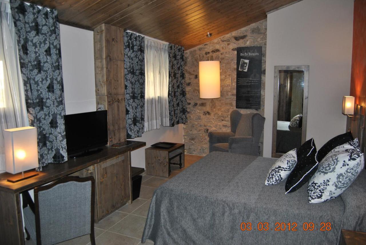 Hotel Santa Barbara à Sant Corneli Extérieur photo