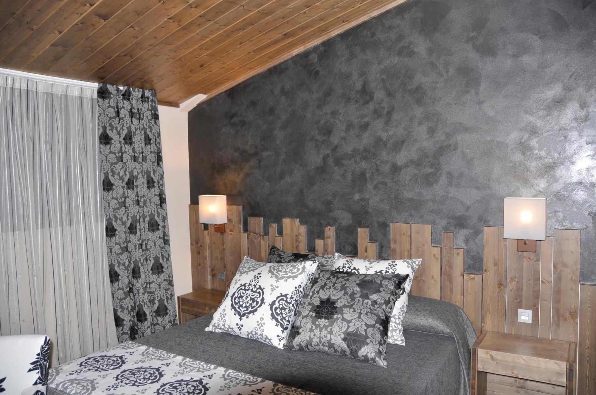 Hotel Santa Barbara à Sant Corneli Extérieur photo