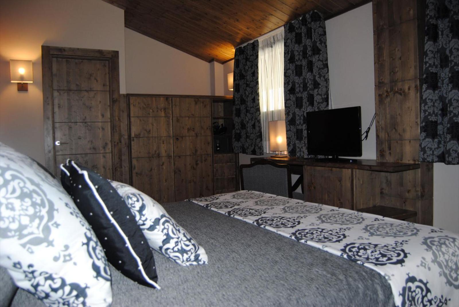 Hotel Santa Barbara à Sant Corneli Extérieur photo