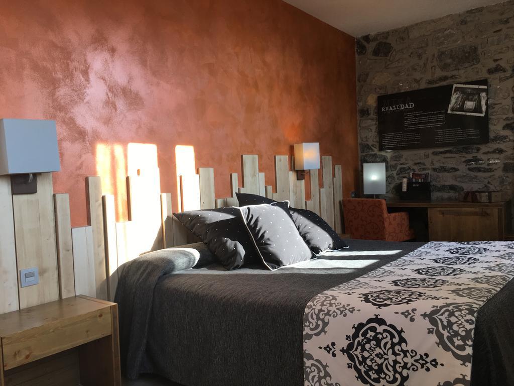 Hotel Santa Barbara à Sant Corneli Extérieur photo