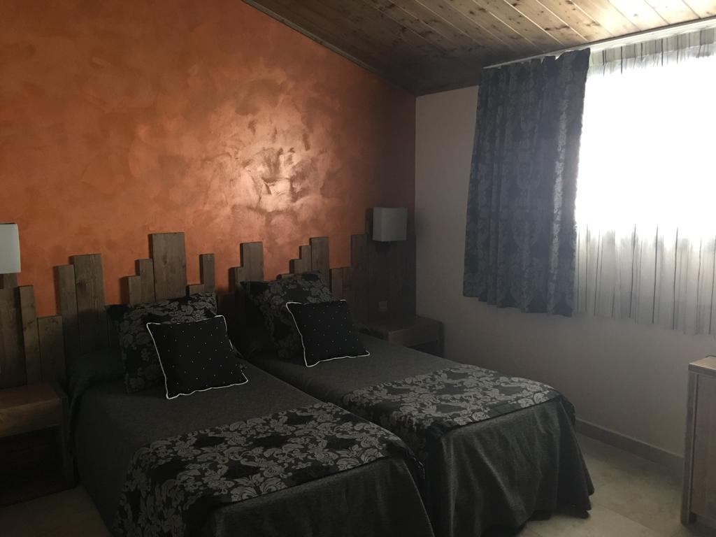 Hotel Santa Barbara à Sant Corneli Extérieur photo