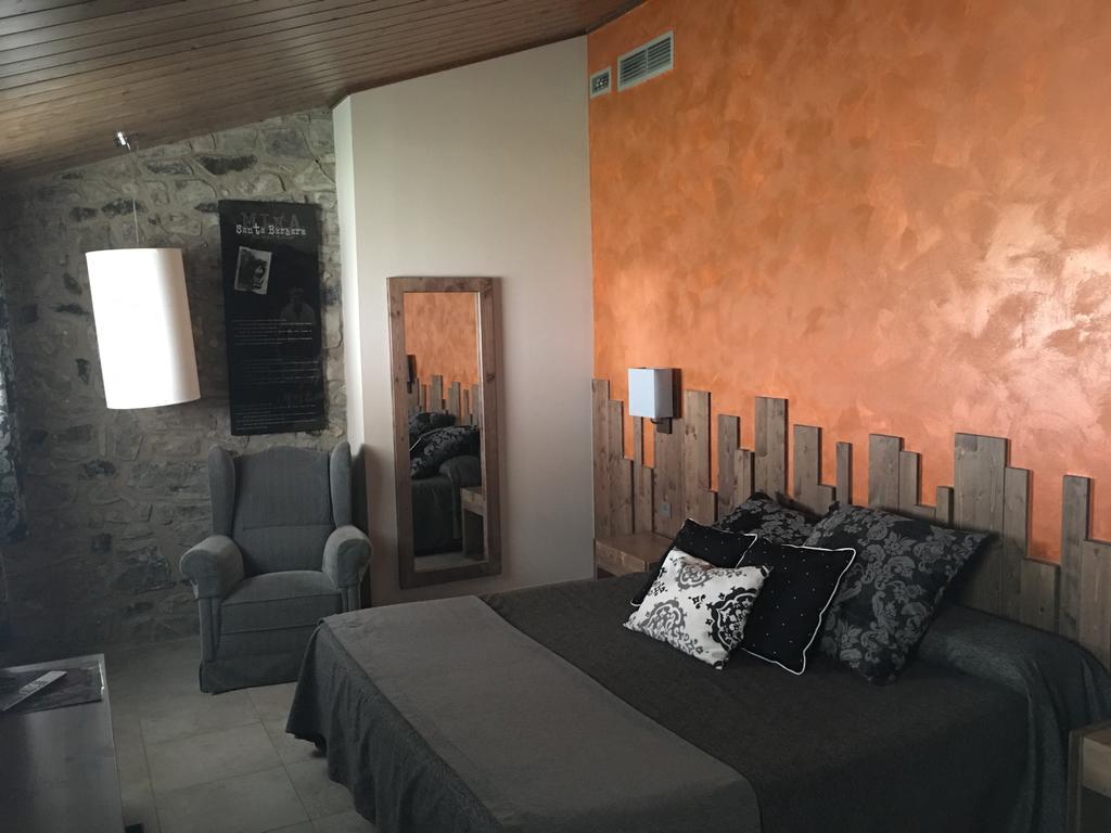 Hotel Santa Barbara à Sant Corneli Extérieur photo