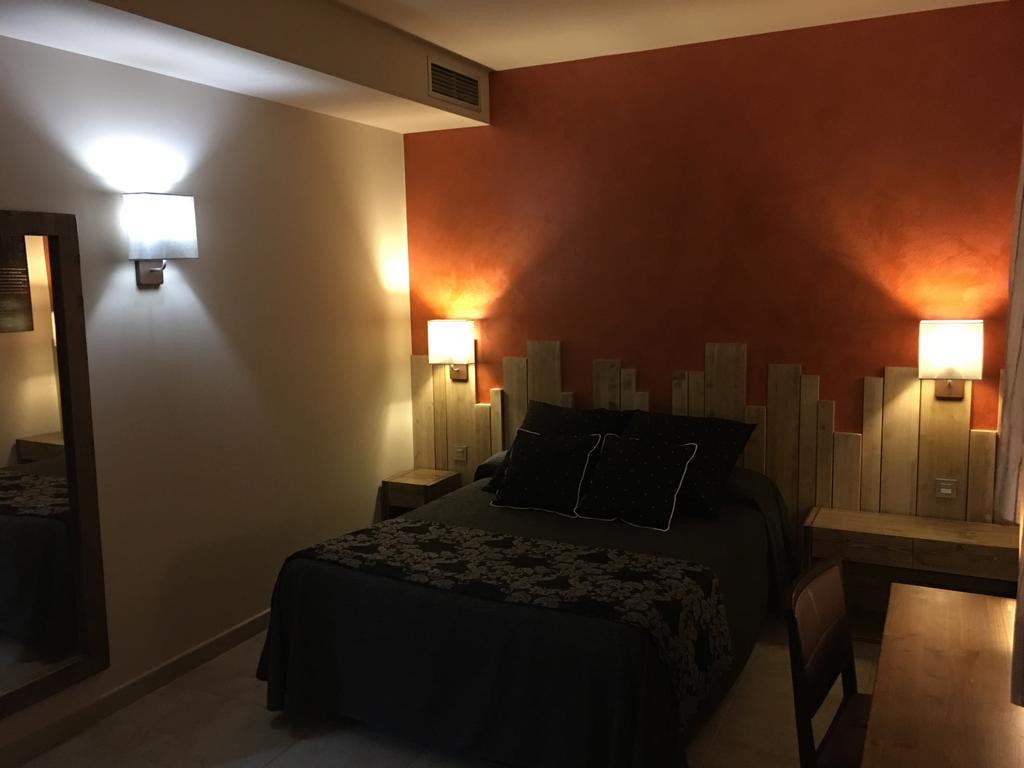 Hotel Santa Barbara à Sant Corneli Extérieur photo